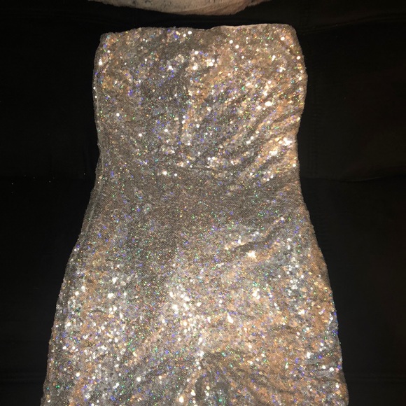 Fashion nova sequence jumper - Picture 3 of 4